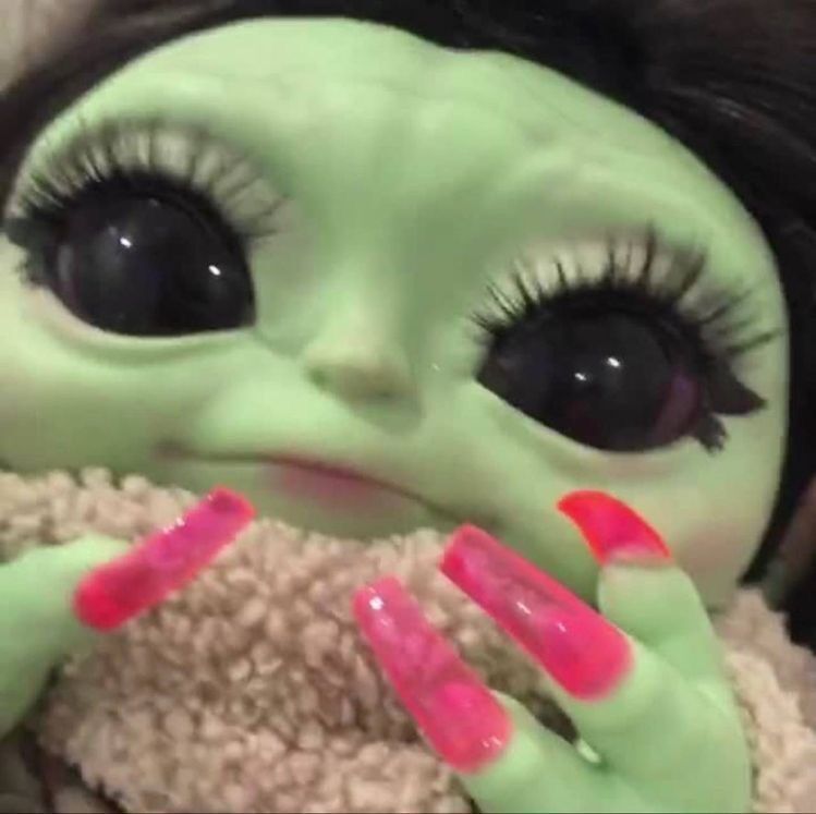 Boneca Verde Engraçada para Foto de Perfil