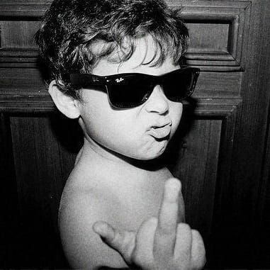 Criança fazendo careta para Perfil do Whatsapp