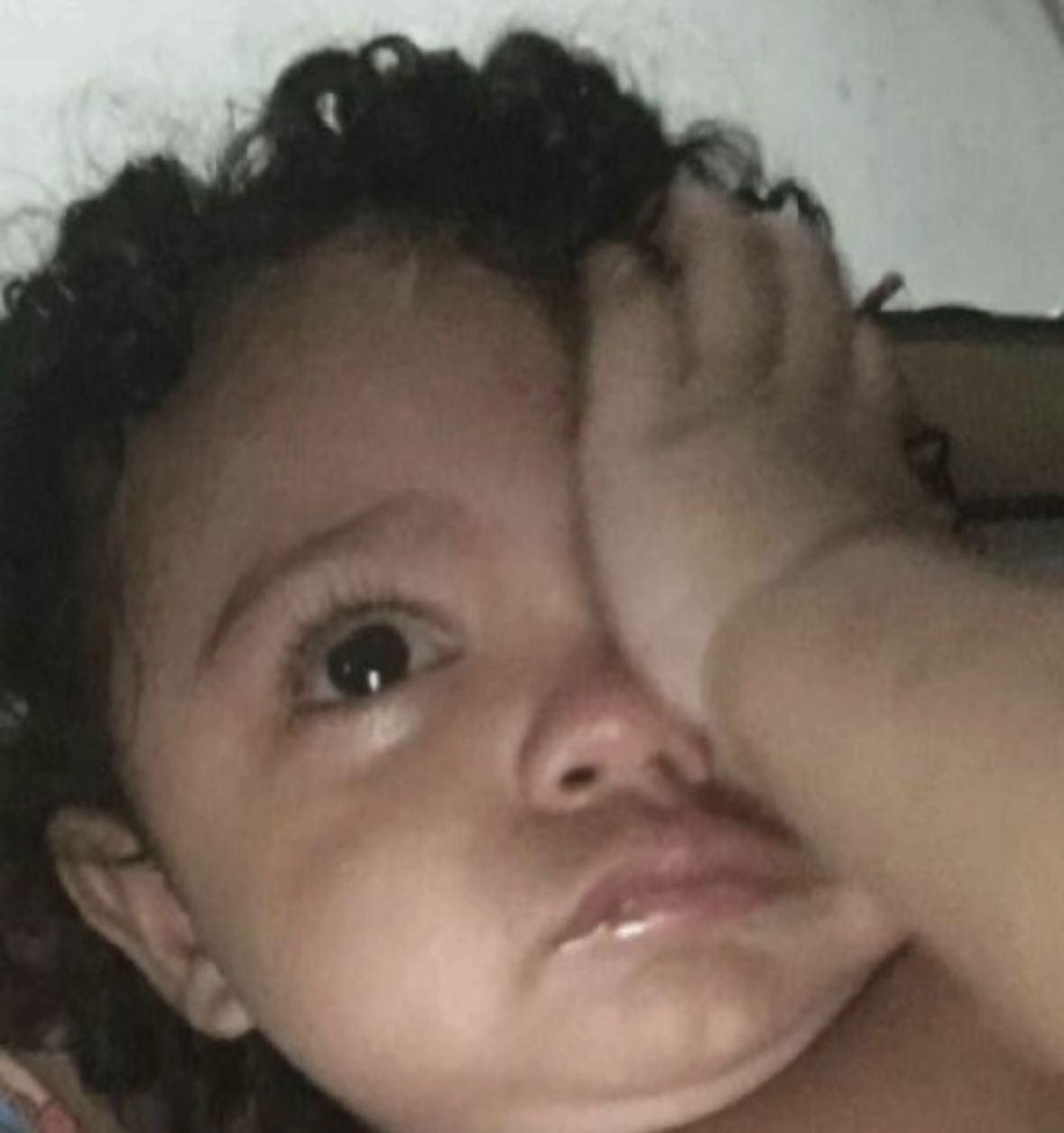 Foto de Bebê Triste para Perfil de Redes Sociais