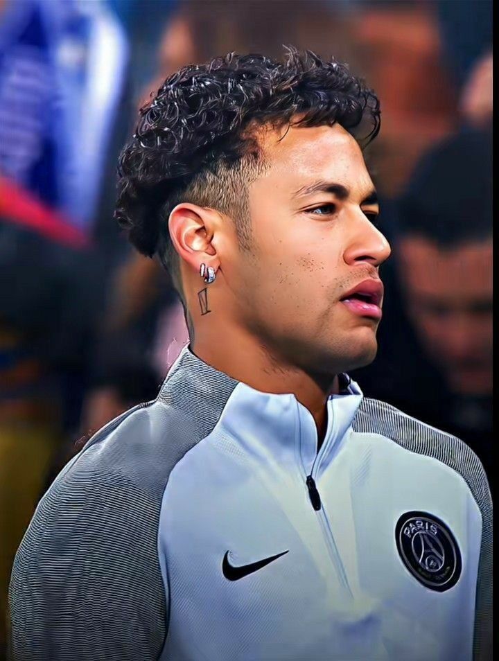 Foto de Perfil de Homem com Jaqueta Esportiva