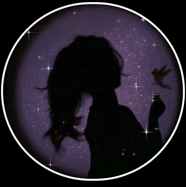 Foto de Perfil Feminino com Silhueta Mística e Fada