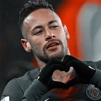 Gesto de coração com camisa de futebol para perfil