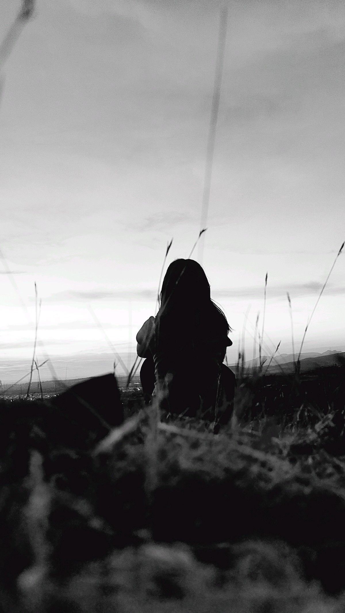 Imagem de Perfil Triste em Preto e Branco