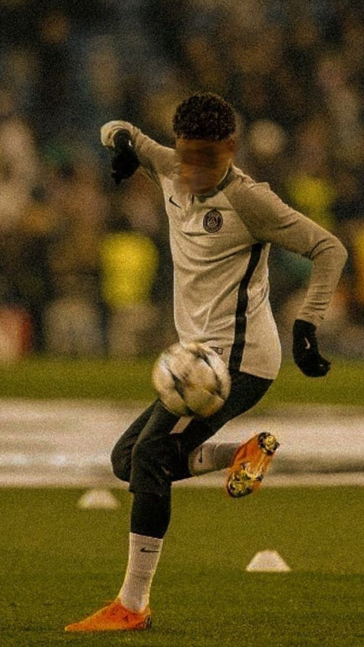 Jogador de Futebol em Ação para Foto de Perfil