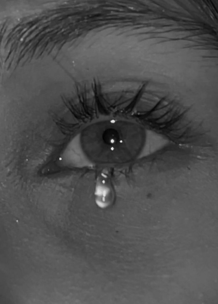 Olho Triste em Preto e Branco para Perfil