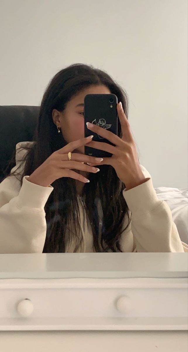 Selfie Feminina no Espelho para Foto de Perfil