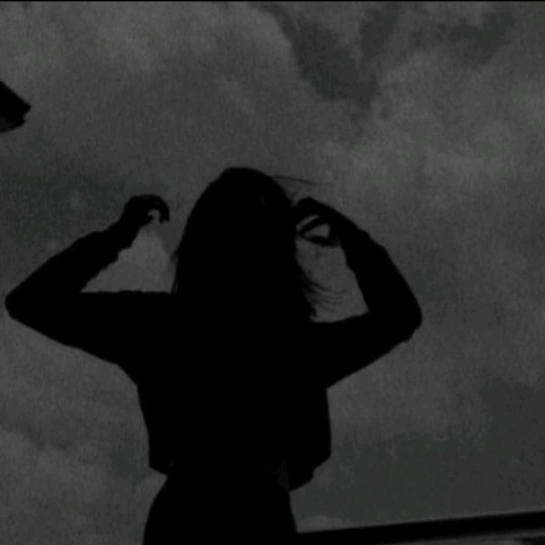 Silhueta Feminina Dramática para Foto de Perfil